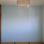 北側の和室は淡いブルーで仕上げてあります。